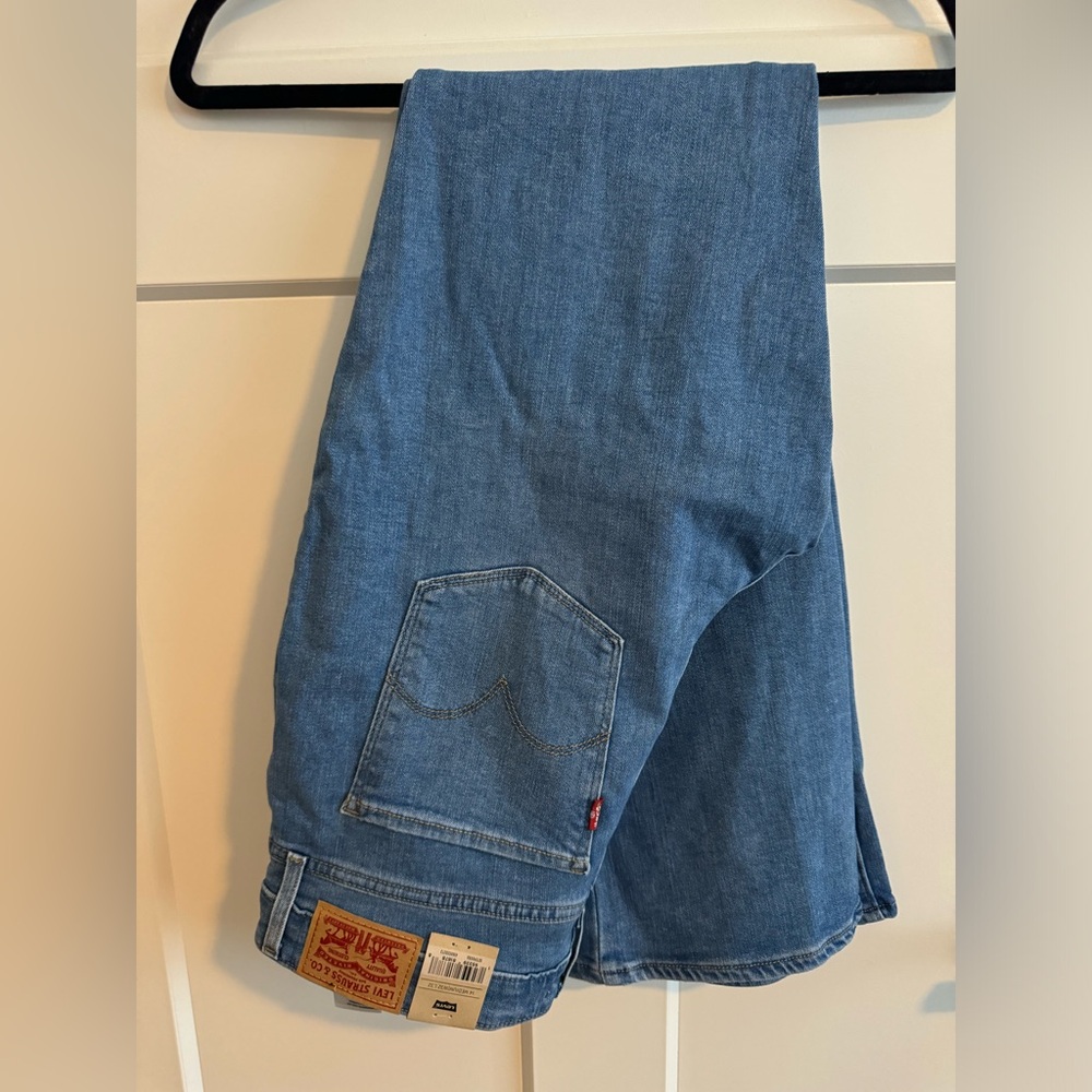 NWT, Levi’s 725 High Rise Bootcut, size 14, W32 L32